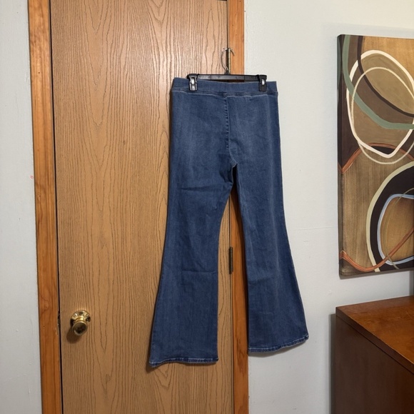 Gap Kids "70s Flare High Rise" Size 16 Plus Medium Wash Pull-On Jeans - Picture 2 of 4